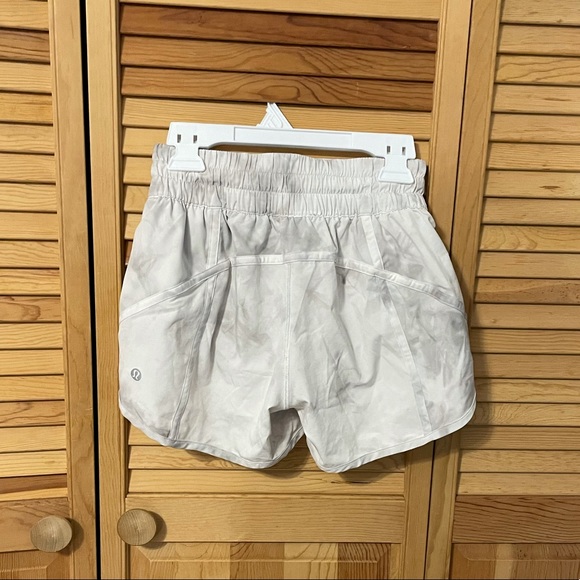 NWOT Lululemon Diamond Dye Tracker Shorts Size 2 - Picture 11 of 12
